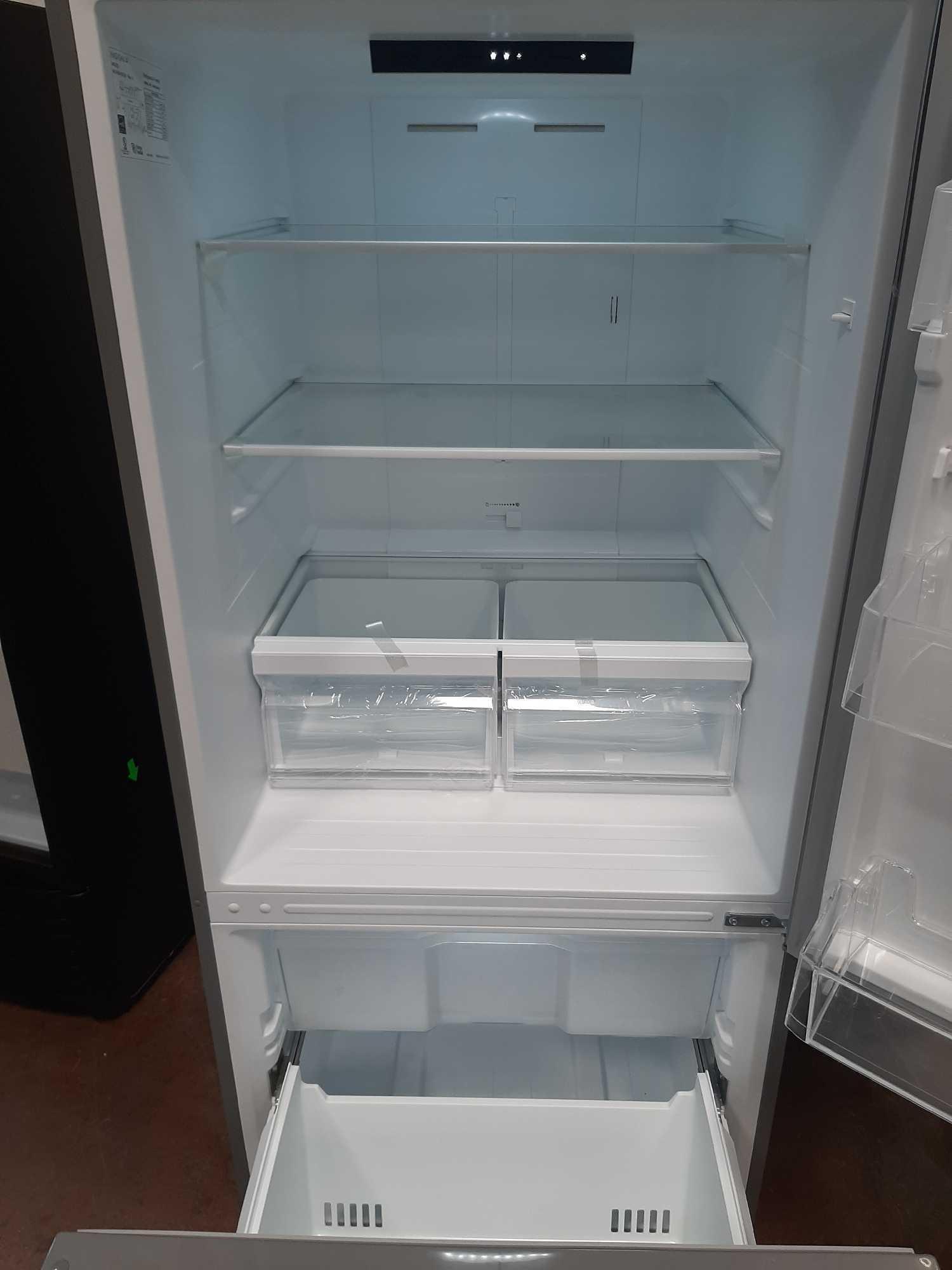 Insignia 18.6 Cu. Ft. Bottom Freezer Refrigerator*PREVIOUSLY INSTALLED*