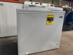 Magic Chef 7.0 cu. ft. Chest Freezer*PREVIOUSLY INSTALLED *DAMAGE*