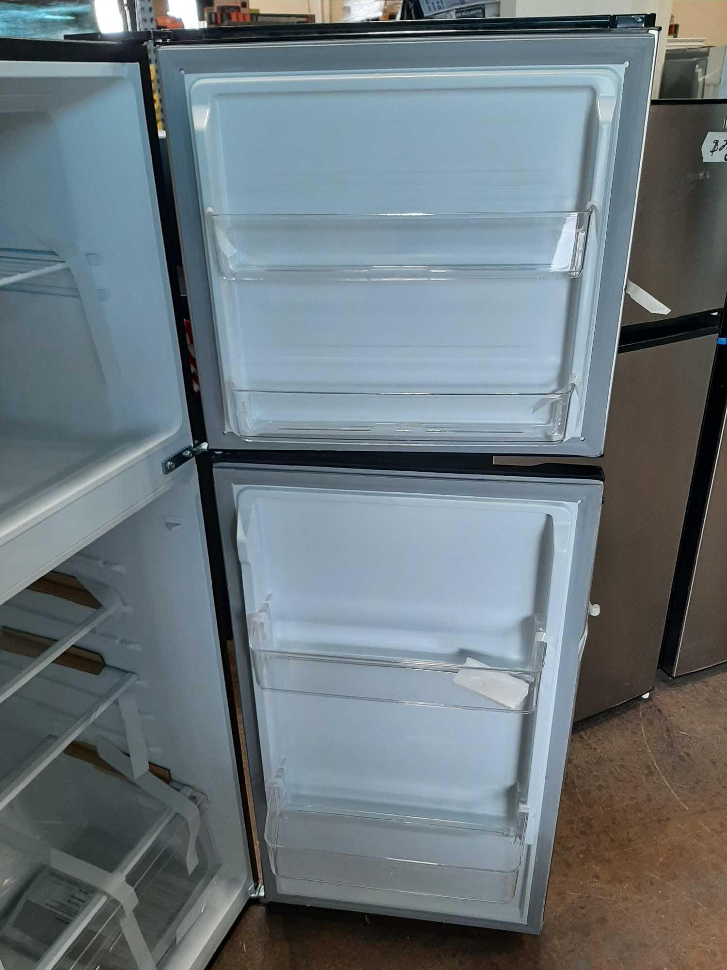 VISSANI 10.1 cu. ft. Top Freezer Refrigerator*COLD*UNUSED*