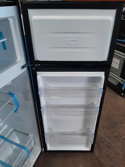 Magic Chef 7.3 cu. ft. 2-Door Mini Fridge with Freezer*COLD*PREVIOUSLY INSTALLED*