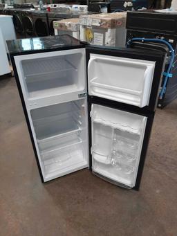 Magic Chef 4.5 cu. ft. 2 Door Mini Refrigerator with Freezer*COLD*PREVIOUSLY INSTALLED*