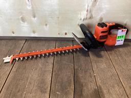 Black + Decker 120V 20in Electric Hedge Trimmer*TURNS ON*