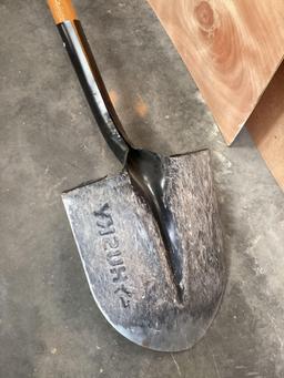 Husky 47in. Digging Shovel