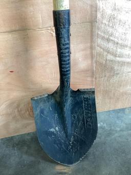 DeWalt 49in. Steel Digging Shovel