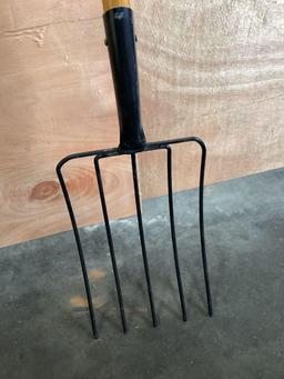 DeWalt 5-Tine Manure Fork