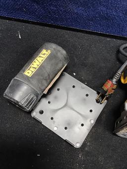 DeWALT 1/4 Sheet Palm Sander*TURNS ON*