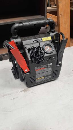 Vector 800A Peak Battery Jump Starter*TURNS ON*