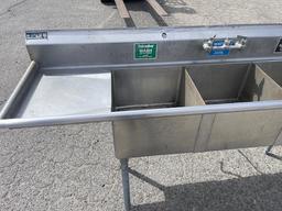 3 Compartment Sink w/ Sprayer