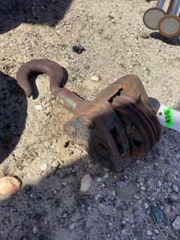 Steel anvil dual wheel tackle pulley
