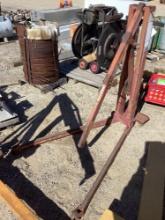 Hydraulic engine hoist