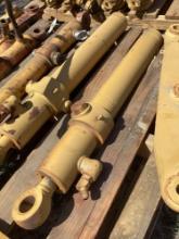 (4) CAT hydraulic cylinders and plates