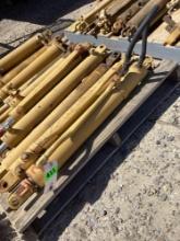 (13) CAT hydraulic cylinders