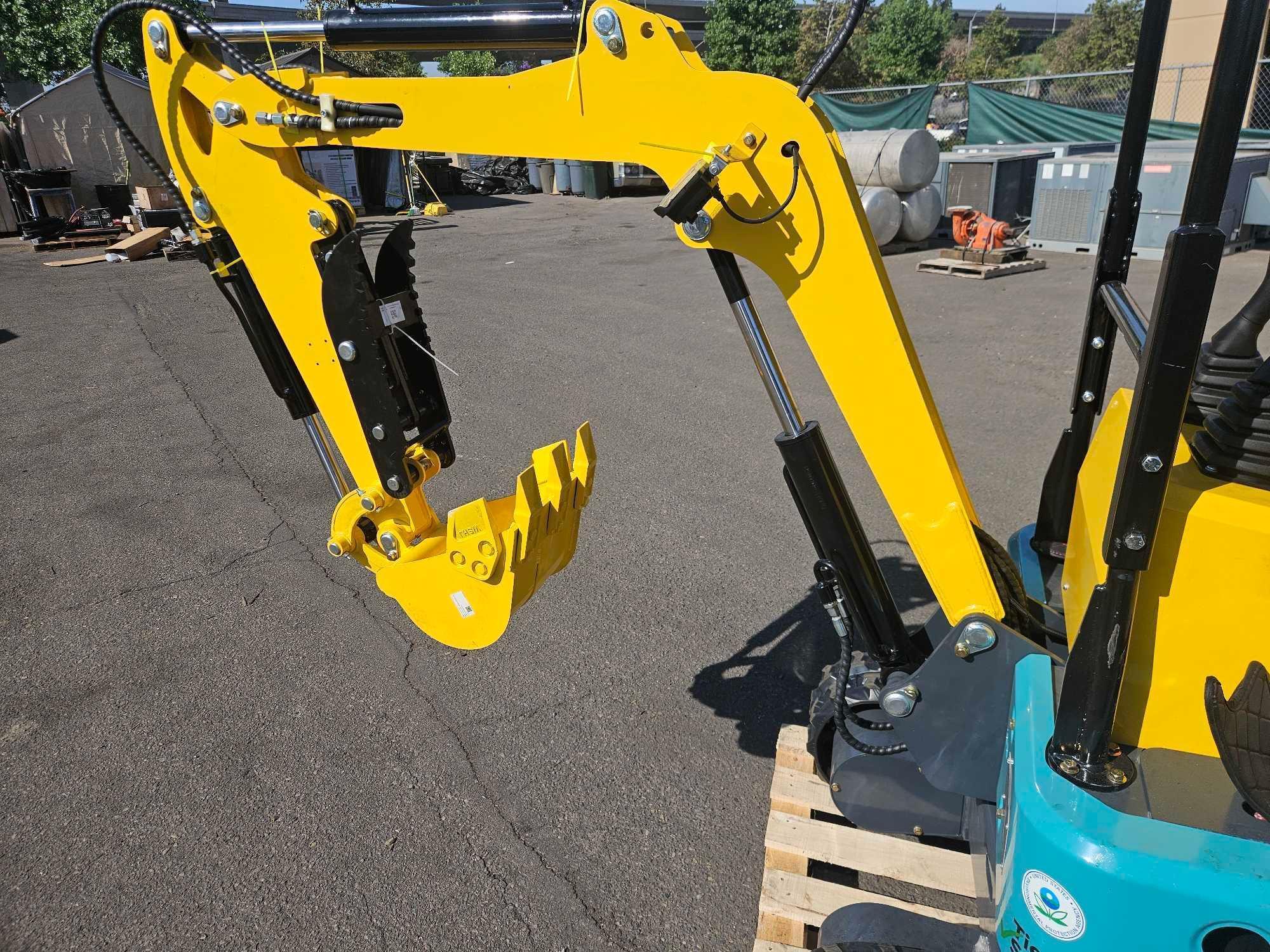 2025 BigMaster DM100 Mini Excavator