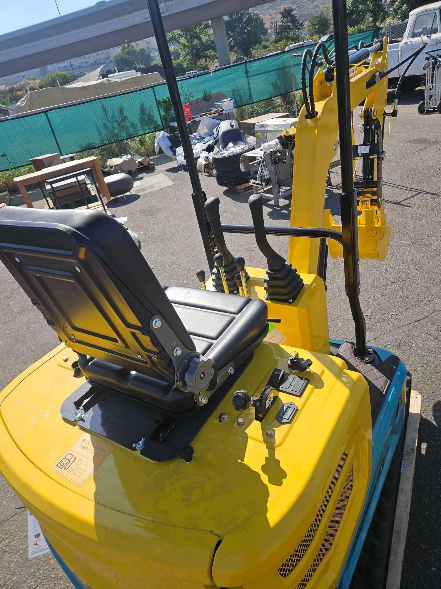 2025 BigMaster DM100 Mini Excavator