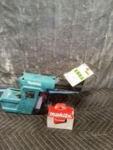 Makita DX06 Dust Extractor Attachment with HEPA Filter Cleaning Mechanism