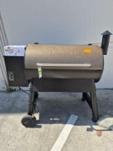 Traeger Pro Series 34-Pellet Grill and Smoker in Bronze