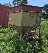 Feeder Wagon with Hyd Drive Auger