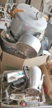 Assortment of Kitchen Pans & Roasters