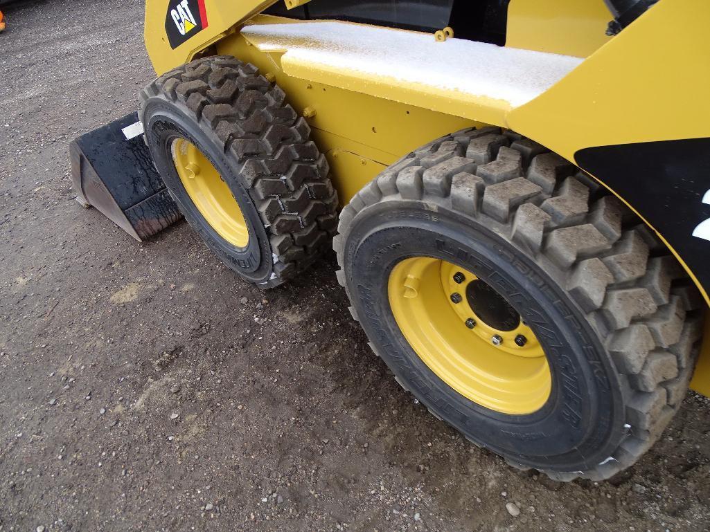 2013 Caterpillar 242B3 Skid Steer Loader, Auxiliary Hyrdraulics, Joystick Controls, 12-16.5 Tires,