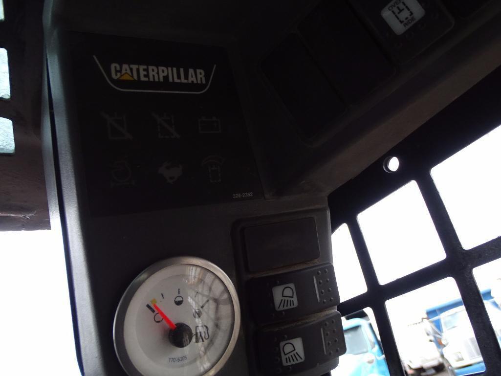 2013 Caterpillar 242B3 Skid Steer Loader, Auxiliary Hyrdraulics, Joystick Controls, 12-16.5 Tires,