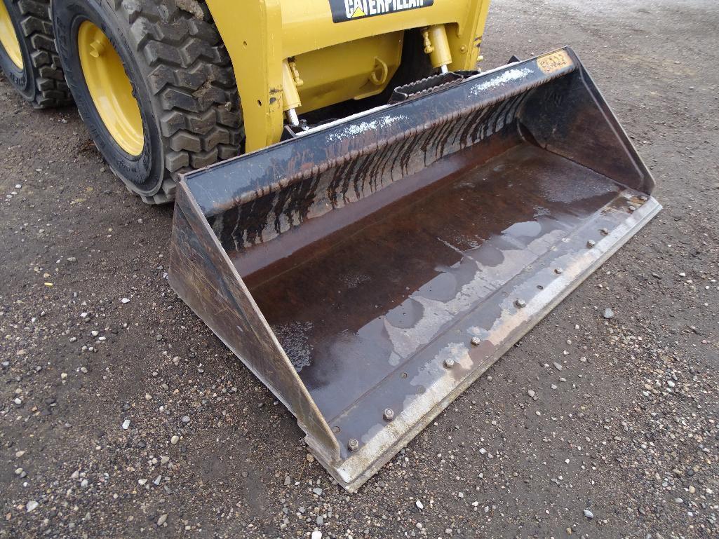 2013 Caterpillar 242B3 Skid Steer Loader, Auxiliary Hyrdraulics, Joystick Controls, 12-16.5 Tires,