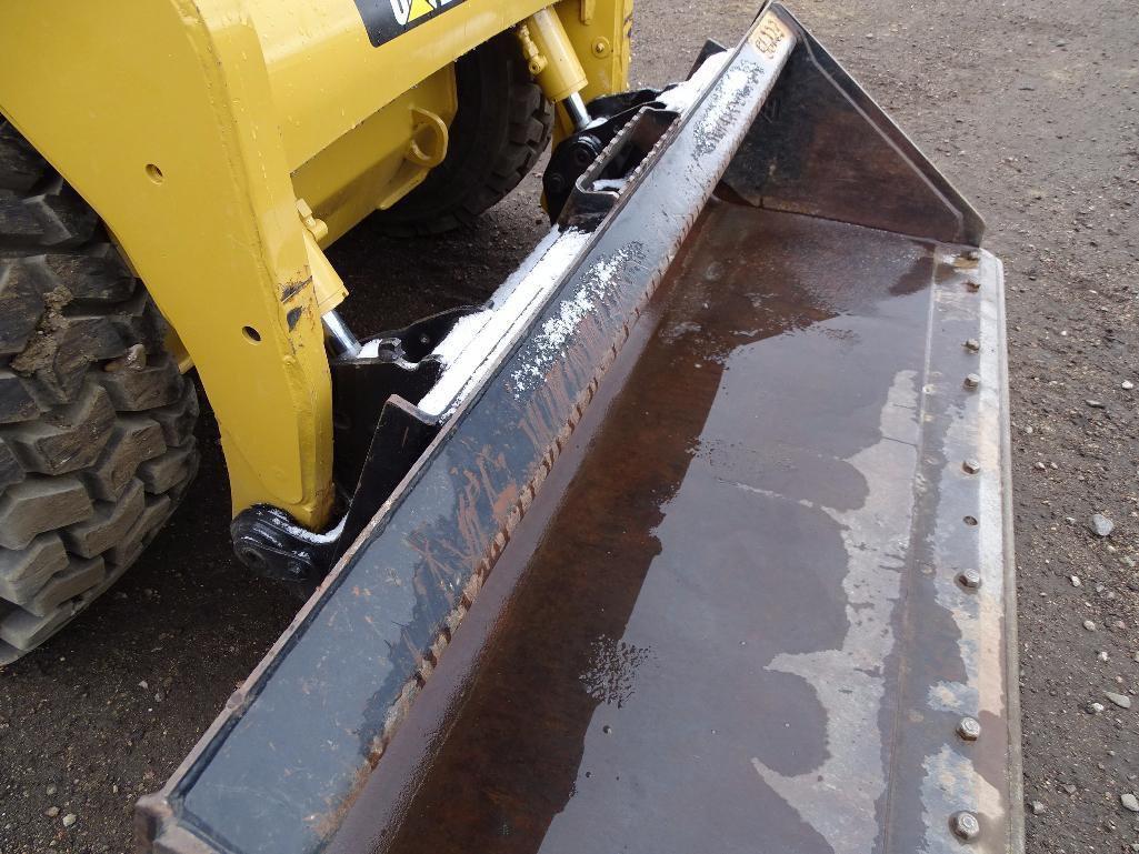 2013 Caterpillar 242B3 Skid Steer Loader, Auxiliary Hyrdraulics, Joystick Controls, 12-16.5 Tires,