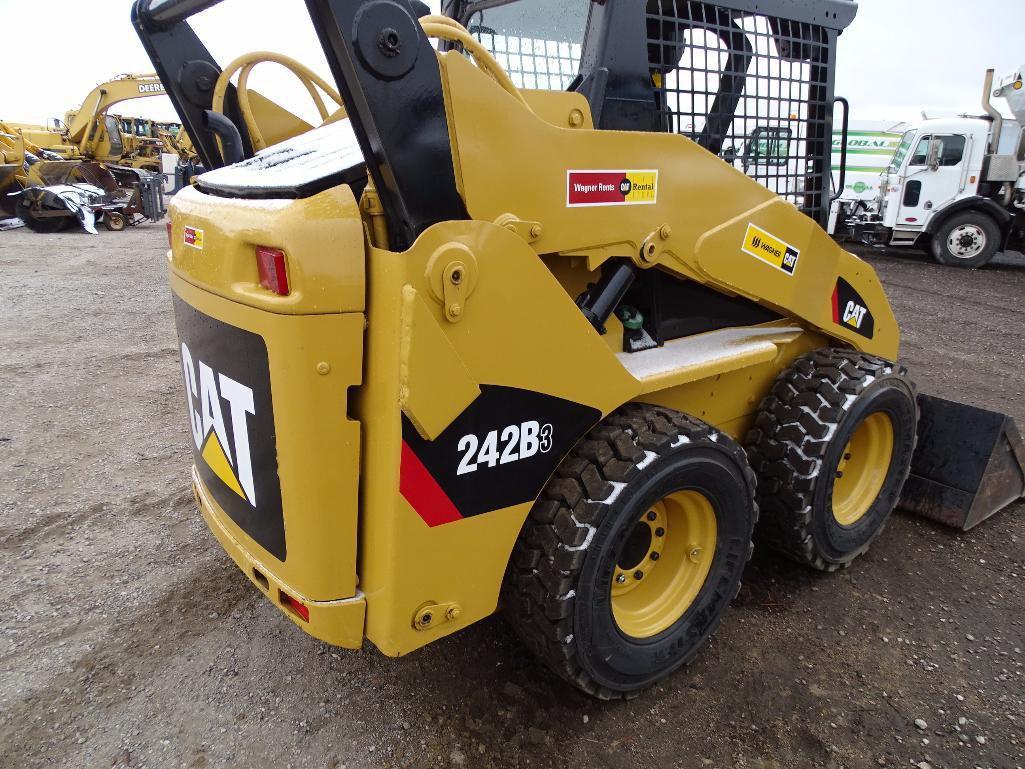 2013 Caterpillar 242B3 Skid Steer Loader, Auxiliary Hyrdraulics, Joystick Controls, 12-16.5 Tires,