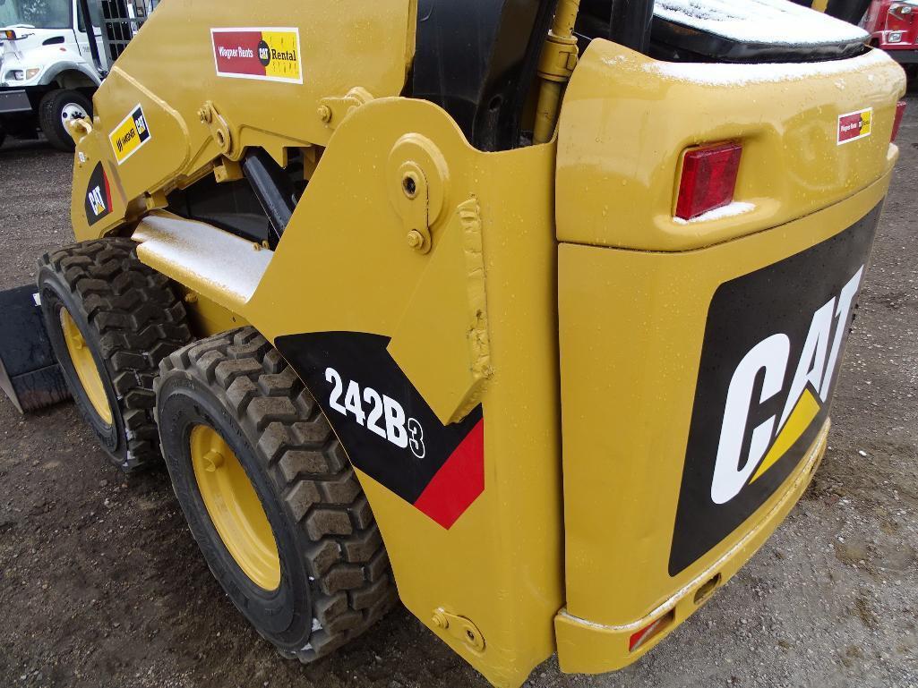 2013 Caterpillar 242B3 Skid Steer Loader, Auxiliary Hyrdraulics, Joystick Controls, 12-16.5 Tires,