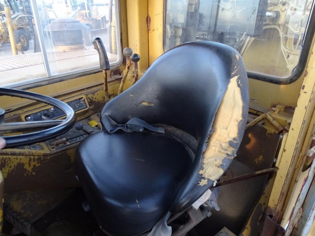 1988 Caterpillar 627E Motor Scraper, Twin Engine, Push/ Pull, 33.25-29 Tires, S/N: 6GB00676
