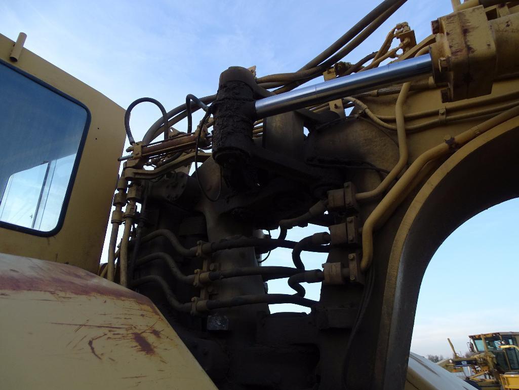 1988 Caterpillar 627E Motor Scraper, Twin Engine, Push/ Pull, 33.25-29 Tires, S/N: 6GB00676