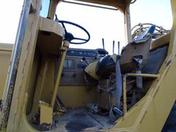 1990 Caterpillar 615C Paddle Scraper, 29.5-25 Tires, Hour Meter Reads: 3160, S/N: 5TF00338