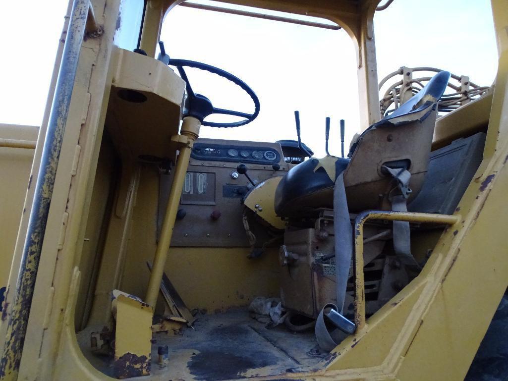 1990 Caterpillar 615C Paddle Scraper, 29.5-25 Tires, Hour Meter Reads: 3160, S/N: 5TF00338