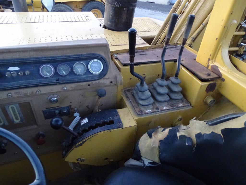 1990 Caterpillar 615C Paddle Scraper, 29.5-25 Tires, Hour Meter Reads: 3160, S/N: 5TF00338