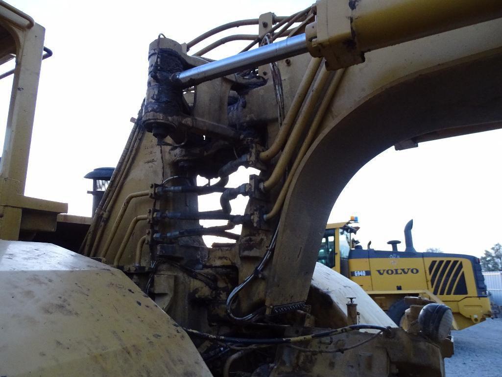 1990 Caterpillar 615C Paddle Scraper, 29.5-25 Tires, Hour Meter Reads: 3160, S/N: 5TF00338