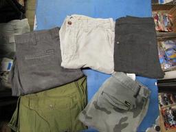Five Pairs of Men's Pants - Size 32 - con 868