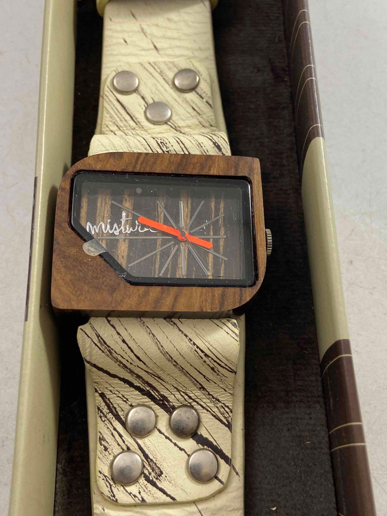 Mistora Watch - New - con 653