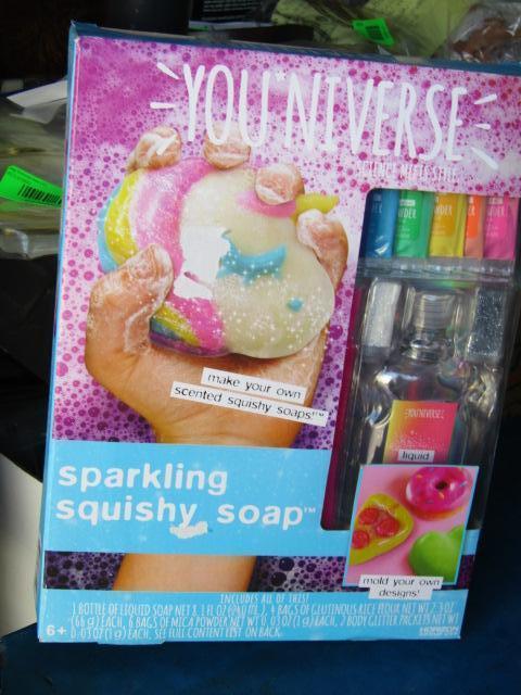 New - Sparkling Squishy Soap - con 982