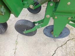 John Deere 856 12-30 Hyd. Fold Cultivator