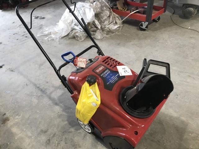 Snowblower Toro Power clear 721R 0 Toro Power Clear 721r Snowblower. 21 Inc