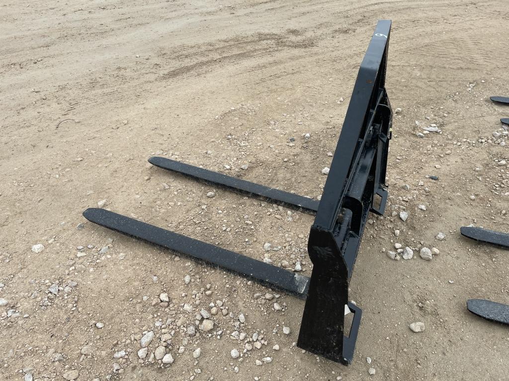 Skid Steer Fork Attachment Location: Odessa, TX