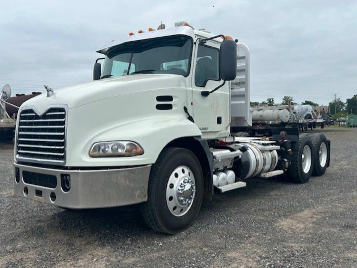 2012 MACK CXU613 DAY CAB