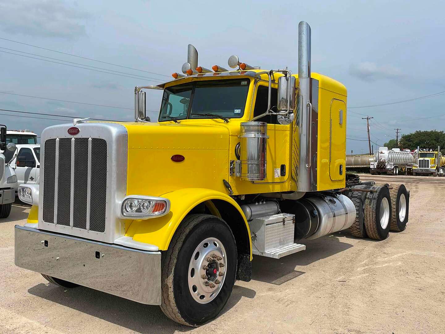 2018 PETERBILT 389