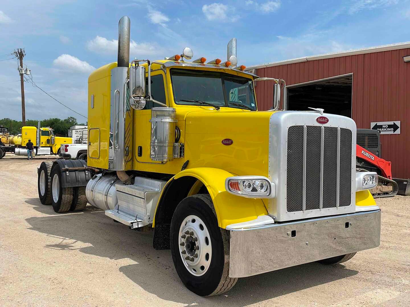 2018 PETERBILT 389