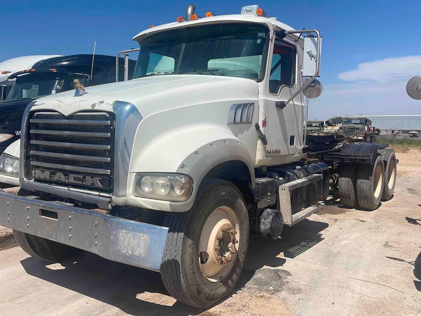 2013 MACK  GU713 (INOPERABLE)