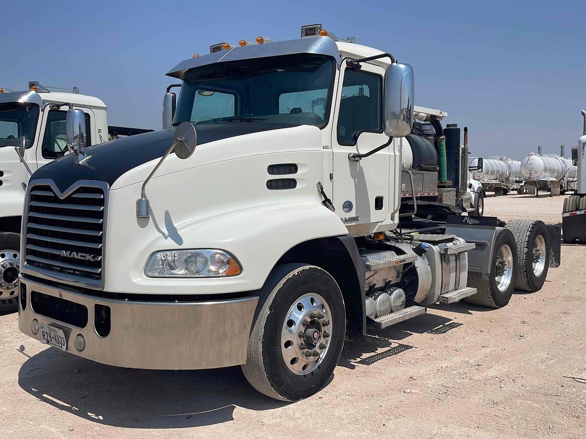 2017 MACK CXU613T