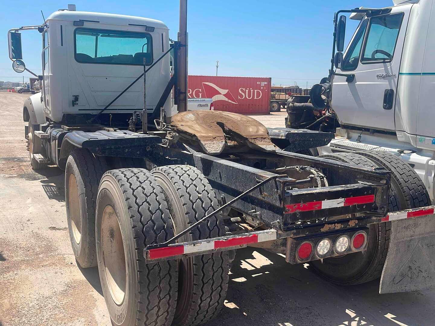 2013 MACK  GU713 (INOPERABLE)