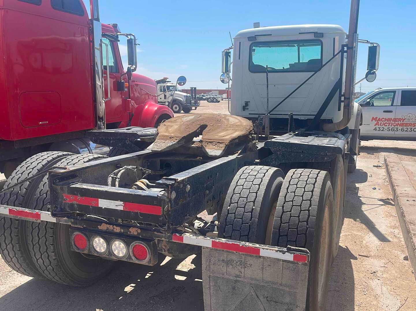 2013 MACK  GU713 (INOPERABLE)