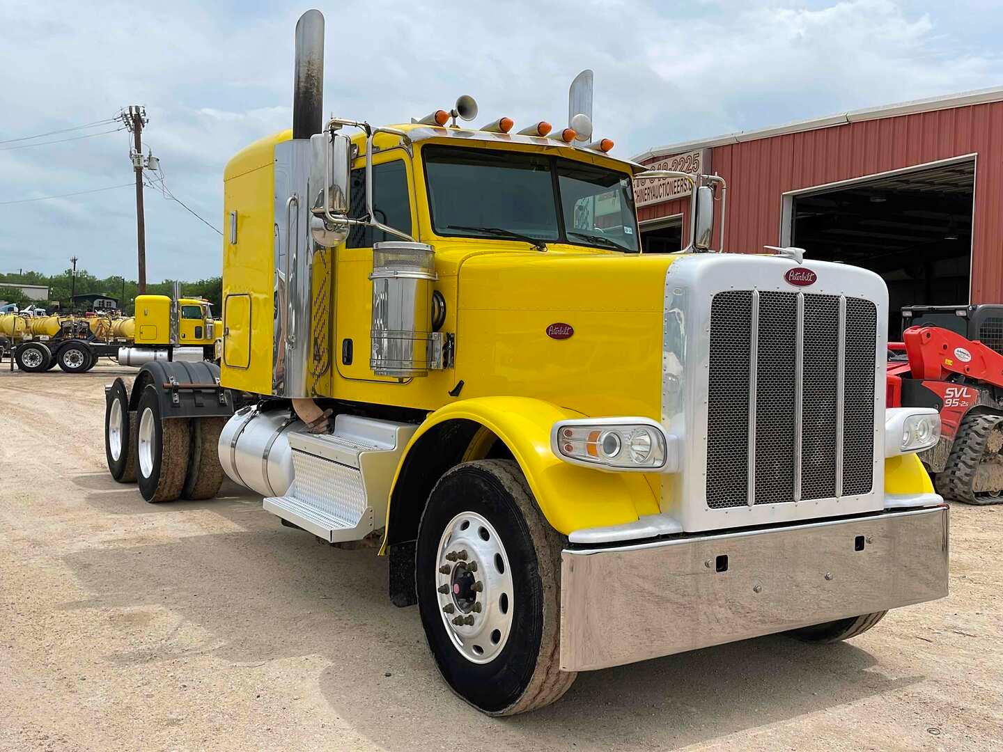 2018 PETERBILT  389