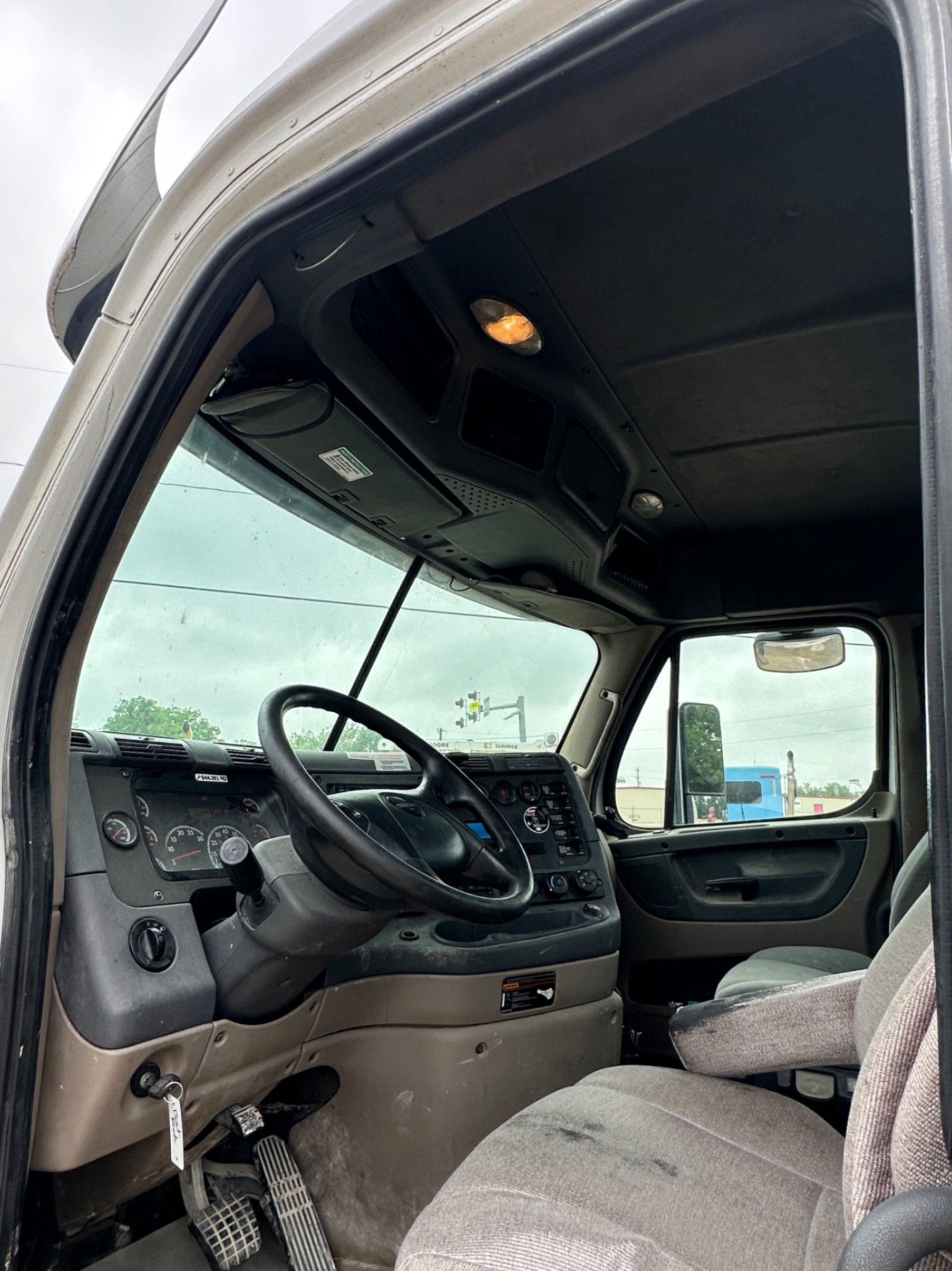2014 FREIGHTLINER CASCADIA