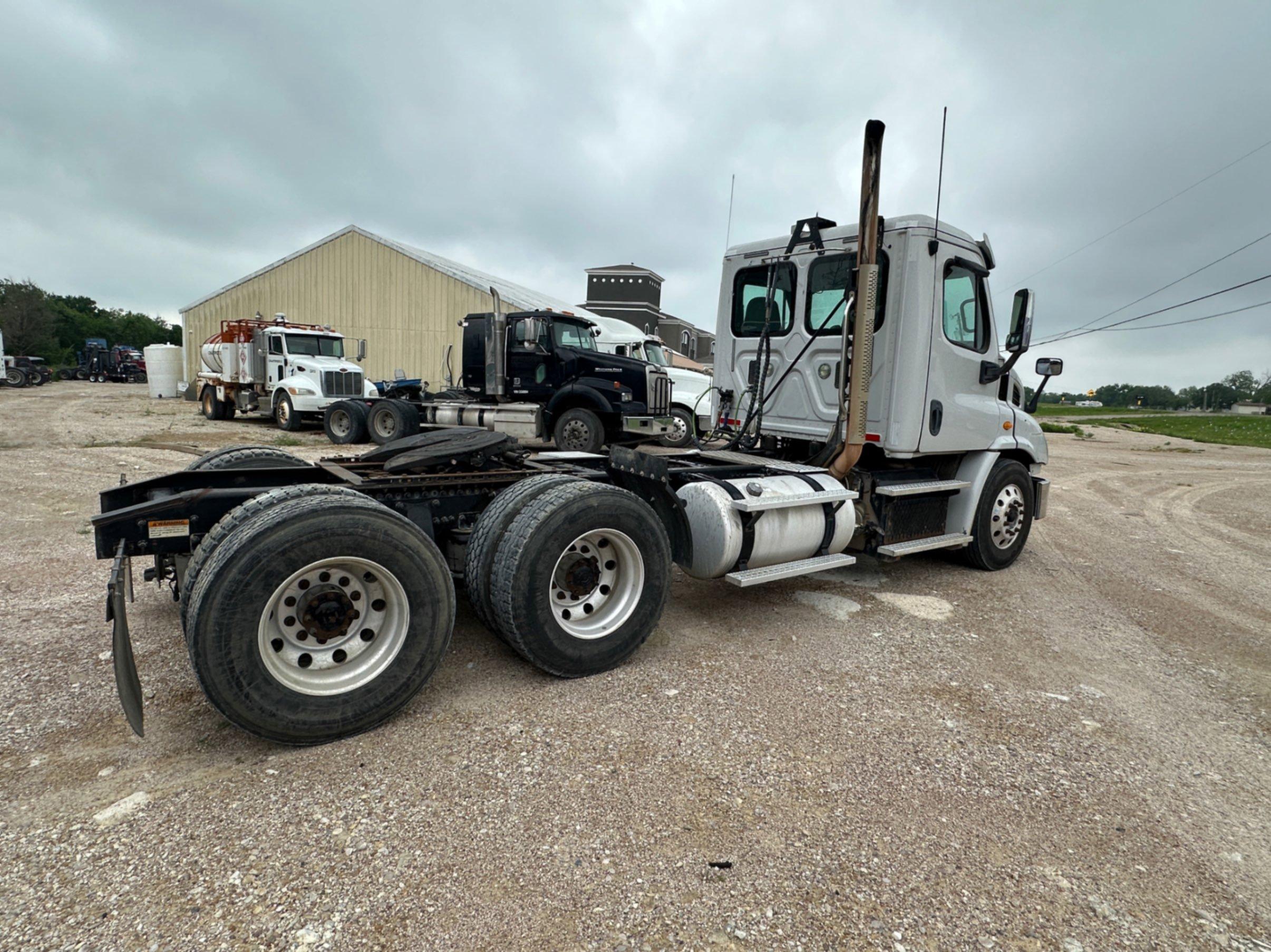 2014 FREIGHTLINER CASCADIA